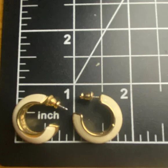 Vintage Trifari Ivory Gold-Tone Hoop Earrings Pierced Classic Puffy Corpcore - Picture 5 of 11